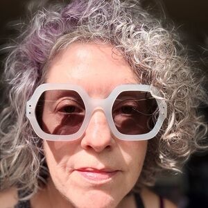 Chic White Square Sunglasses